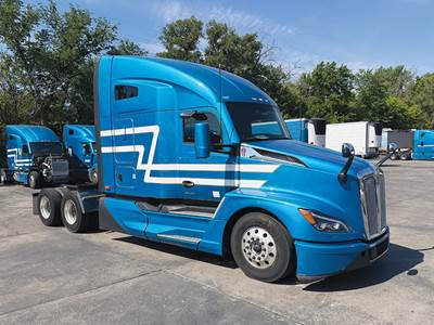 Kenworth T680 Sleeper Semi Truck - 76" High-Roof, Cummins 450HP