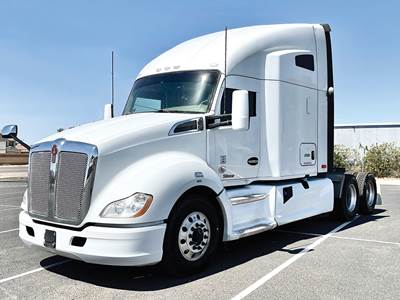 Kenworth T680 Sleeper Semi Truck - 76" High-Roof, Cummins 450HP