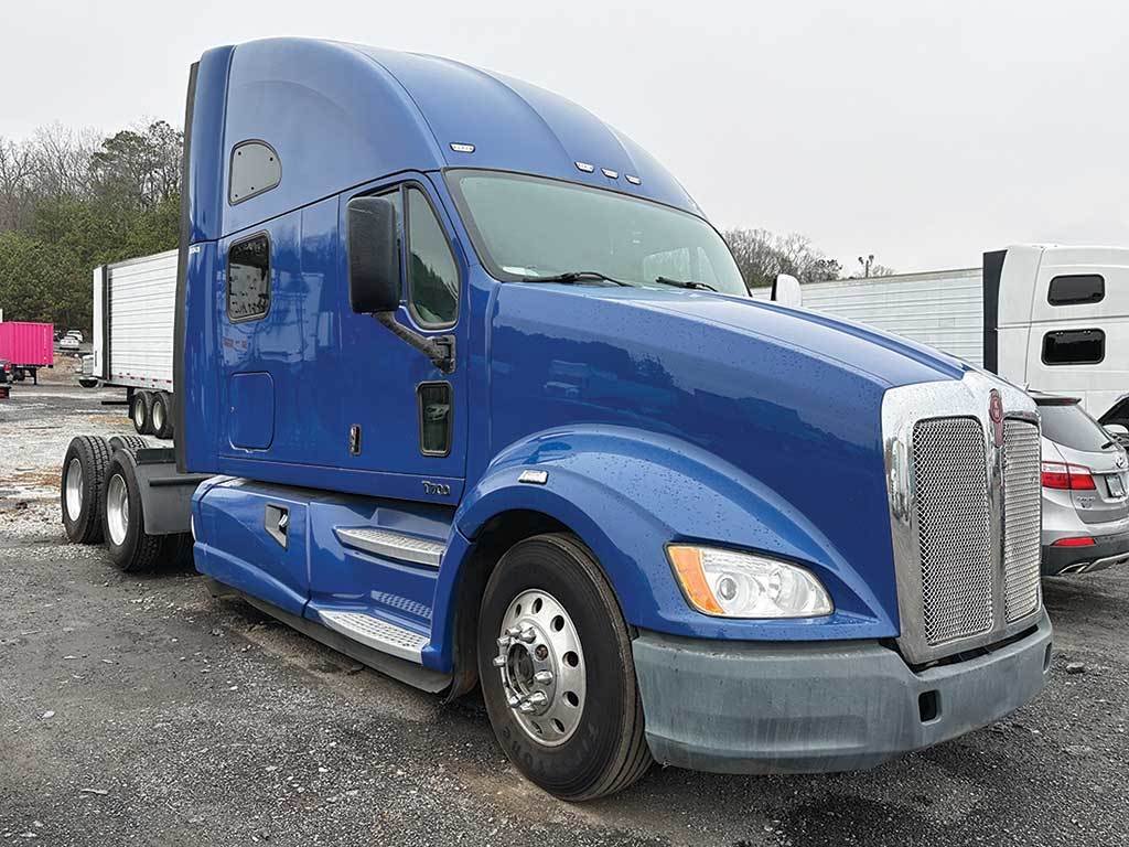 2012 Kenworth T700 Sleeper Semi Truck Paccar 485HP For Sale Hampton