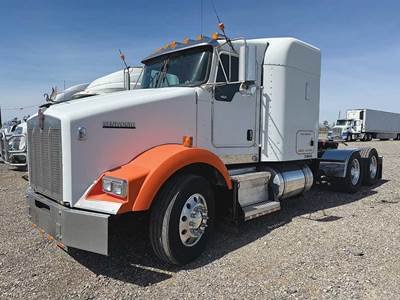 Kenworth T800 Sleeper Semi Truck - 62" Flat-Top, Caterpillar 625HP