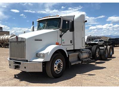 Kenworth T800 Sleeper Semi Truck - 38" Flat-Top, Cummins 475HP
