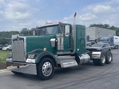 Kenworth W900 Sleeper Semi Truck - 42" Flat Top, Cummins 565HP