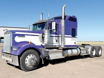 Kenworth W900L Sleeper Semi Truck - 72" Aerodyne, Cummins 525HP
