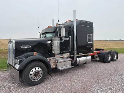 Kenworth W900L Sleeper Semi Truck - 86" Studio, Cummins 565HP