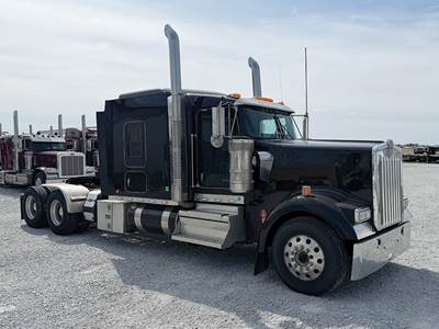 Kenworth W900L Sleeper Semi Truck - 72" Flat-Top, Cummins 565HP