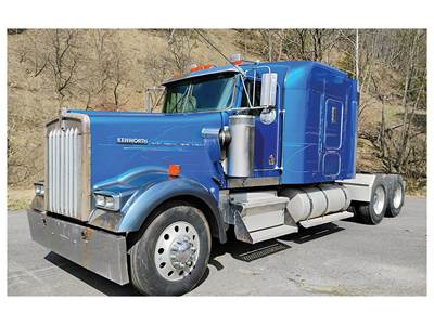 Kenworth W900L Sleeper Semi Truck - 72" Flat-Top, Caterpillar 500HP