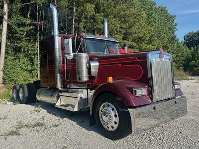 Kenworth W900L Sleeper Semi Truck - 72" Flat-Top, Cummins 565HP