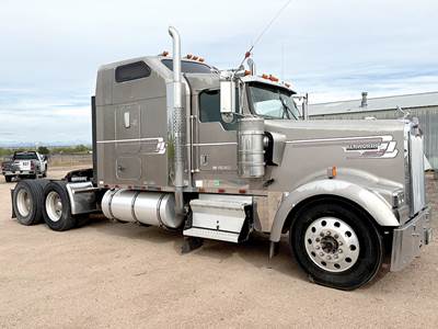Kenworth W900L Sleeper Semi Truck - 72" Aerodyne, Caterpillar 515HP