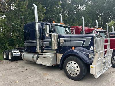 Kenworth W900L Sleeper Semi Truck - 72" Flat-Top, Cummins 550HP