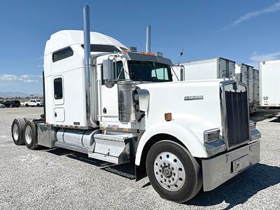 Kenworth W900L Sleeper Semi Truck - 86" Studio, Caterpillar 500HP