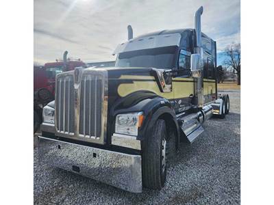 Kenworth W990 Sleeper Semi Truck - 76" Mid-Roof, Cummins 40000HP