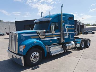 Kenworth W990 Sleeper Semi Truck - 76" Mid-Roof, Cummins 450HP