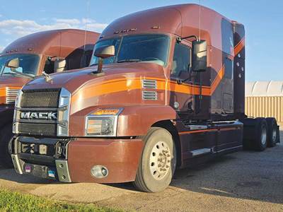 Mack Anthem Sleeper Semi Truck - 70" Stand-Up, MP8 505HP