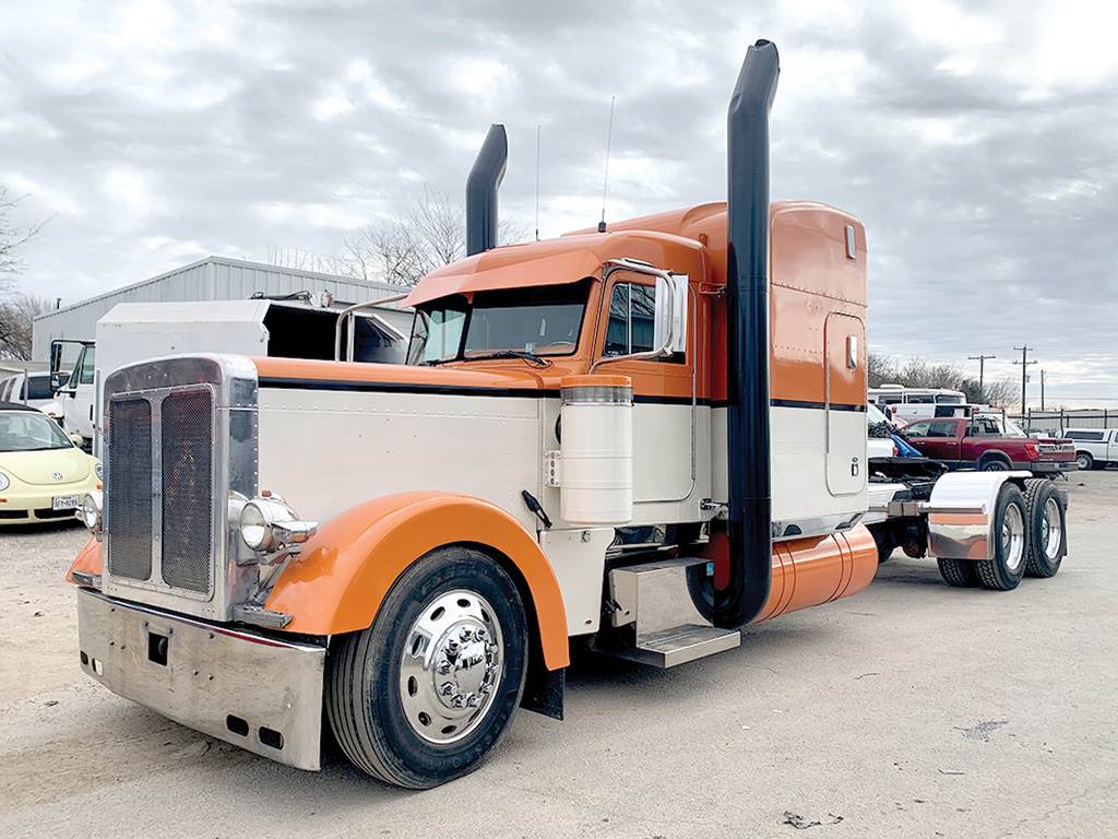 2000 Peterbilt 379EXHD Sleeper Semi Truck 63" Unibilt StandUp