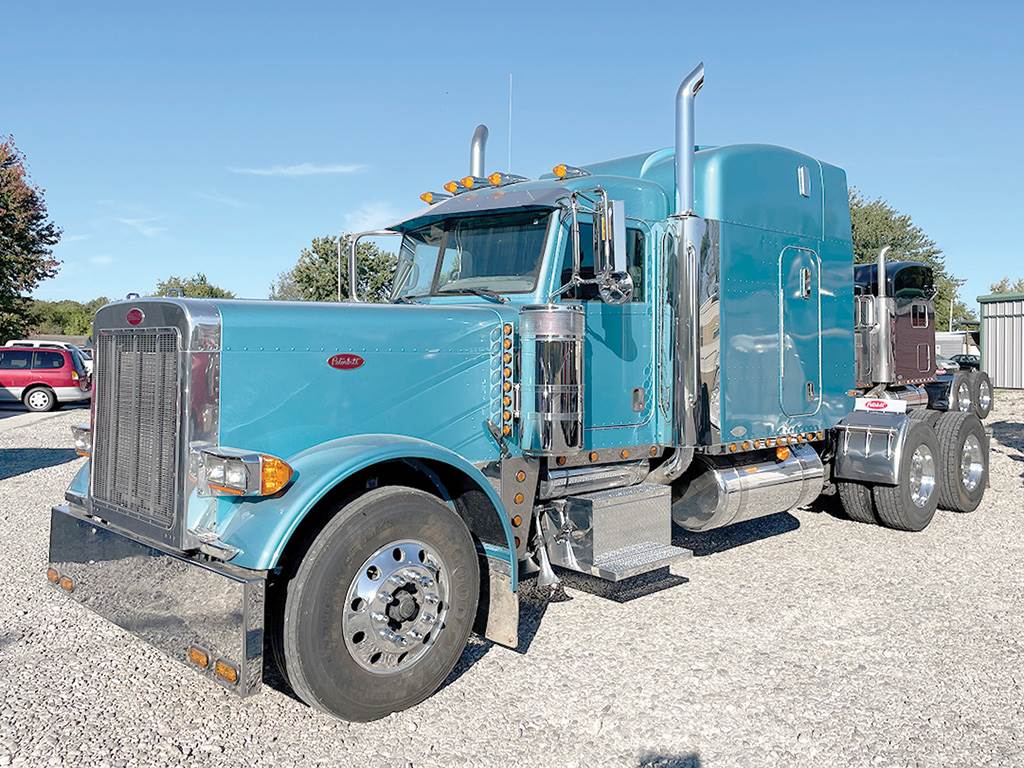 2006 Peterbilt 379EXHD Sleeper Semi Truck 63" Unibilt StandUp