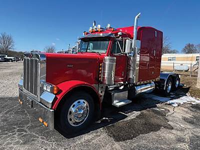 Peterbilt 379EXHD Sleeper Semi Truck - 70" Unibilt Stand-Up, Caterpillar 550HP