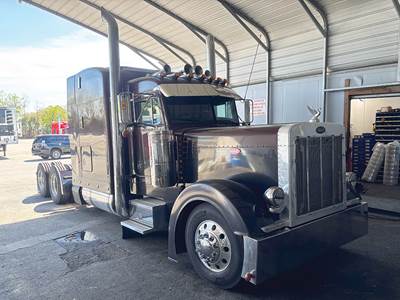 Peterbilt 379EXHD Sleeper Semi Truck - 70" Unibilt Stand-Up, Caterpillar 475HP