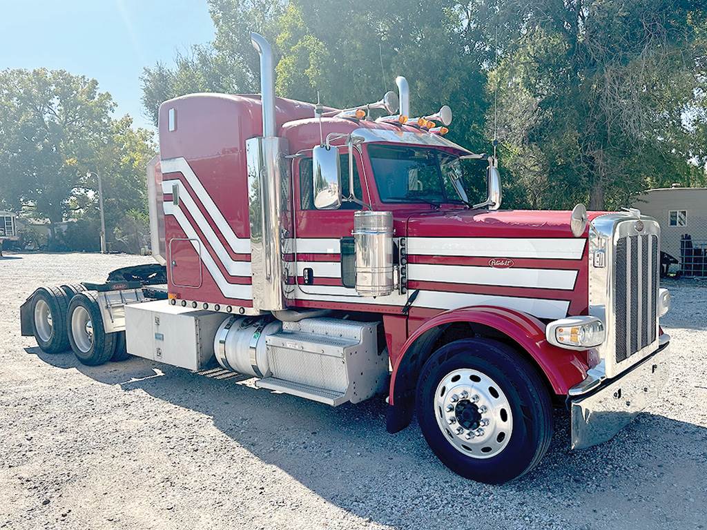 2012 Peterbilt 389 UltraCab Sleeper Semi Truck 63" Unibilt High Roof