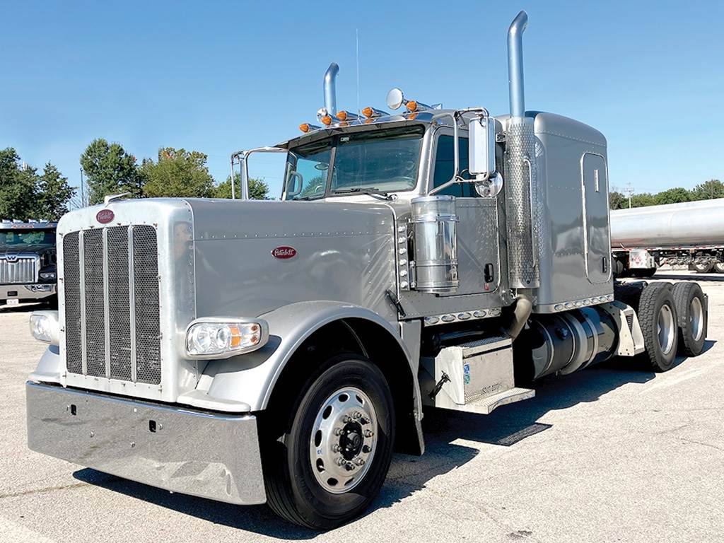 2017 Peterbilt 389EXHD Sleeper Semi Truck 63" Unibilt FlatTop