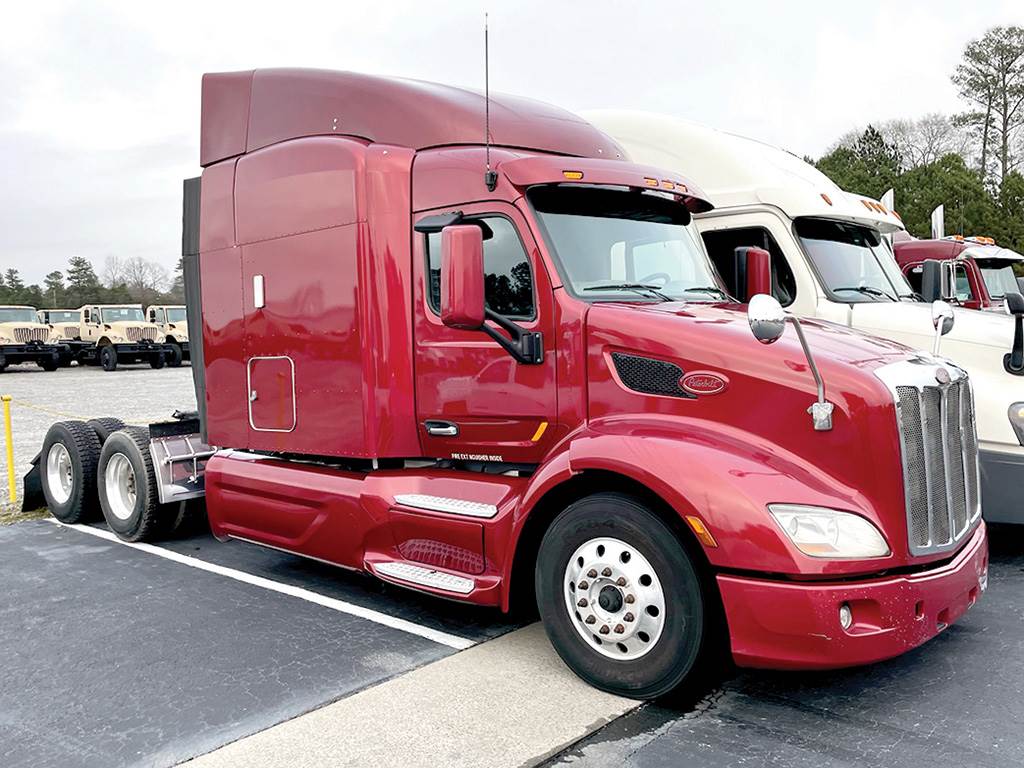 2014 Peterbilt 579 Sleeper Semi Truck 63" Unibilt StandUp, Paccar