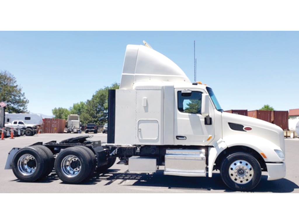 2017 Peterbilt 579 Sleeper Semi Truck 44" Unibilt FlatTop, Paccar