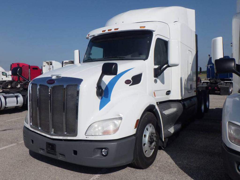 2016 Peterbilt 579 Sleeper Semi Truck 72" Unibilt High Roof, Cummins
