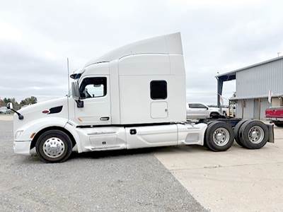 Peterbilt 579 Sleeper Semi Truck - 80" Unibilt High Roof, Cummins 450HP