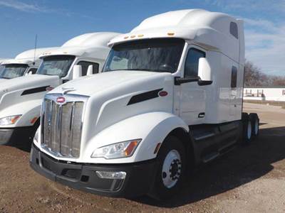 Peterbilt 579 Sleeper Semi Truck - 80" Ultraloft, Paccar 455HP
