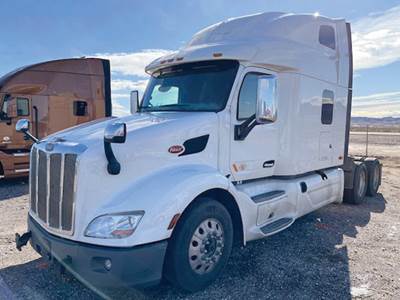 Peterbilt 579 Sleeper Semi Truck - 80" Ultraloft, Cummins 450HP