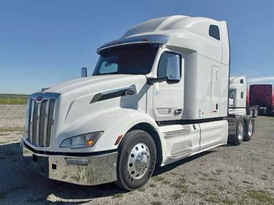 Peterbilt 579 Sleeper Semi Truck - 80" Ultraloft, Cummins 500HP