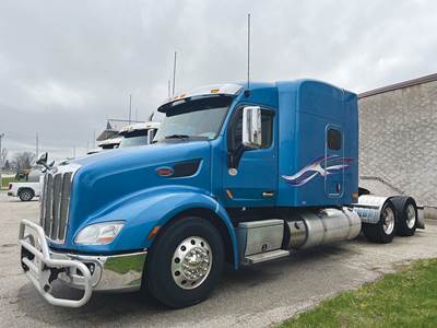 Peterbilt 579 Sleeper Semi Truck - 72" Unibilt Stand-Up, Paccar 455HP