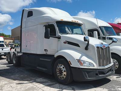 Peterbilt 579 Sleeper Semi Truck - 80" Ultraloft, Paccar 455HP