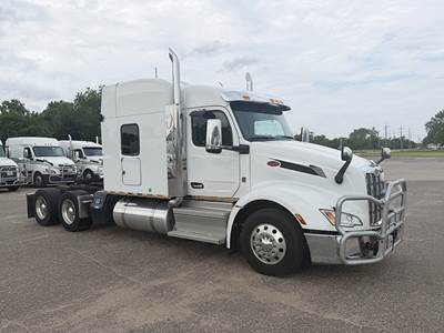 Peterbilt 579 Sleeper Semi Truck - 80" Unibilt High Roof, Paccar 455HP