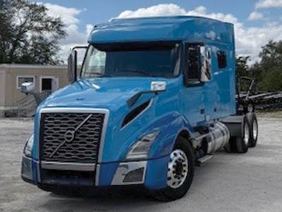 Volvo VNL 740 Sleeper Semi Truck - D13 455HP