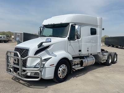 Volvo VNL 740 Sleeper Semi Truck - D13 455HP