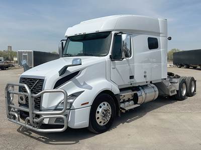 Volvo VNL 740 Sleeper Semi Truck - D13 455HP