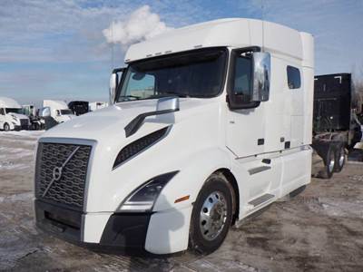 Volvo VNL 740 Sleeper Semi Truck - D13TC 455HP