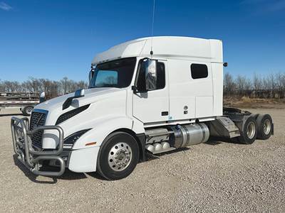 Volvo VNL 740 Sleeper Semi Truck - D13 455HP