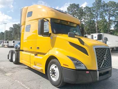 Volvo VNL 760 Sleeper Semi Truck - D13 455HP