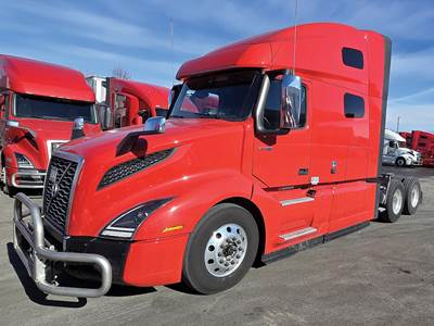 Volvo VNL 760 Sleeper Semi Truck - D13TC 455HP