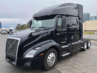Volvo VNL 760 Sleeper Semi Truck - D13 425HP