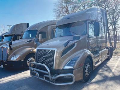 Volvo VNL 760 Sleeper Semi Truck - D13TC 405HP