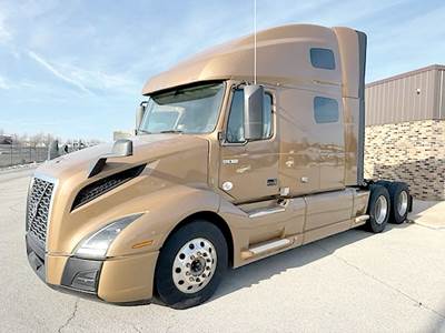 Volvo VNL 760 Sleeper Semi Truck - D13 405HP