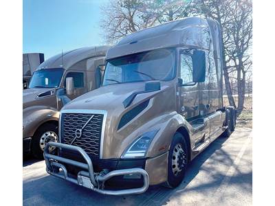 Volvo VNL 760 Sleeper Semi Truck - D13 405HP