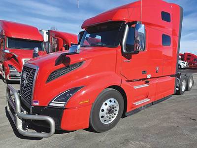 Volvo VNL 760 Sleeper Semi Truck - D13TC 455HP