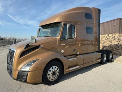 Volvo VNL 760 Sleeper Semi Truck - D13 405HP