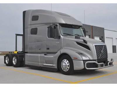 Volvo VNL 760 Sleeper Semi Truck - D13 40000HP