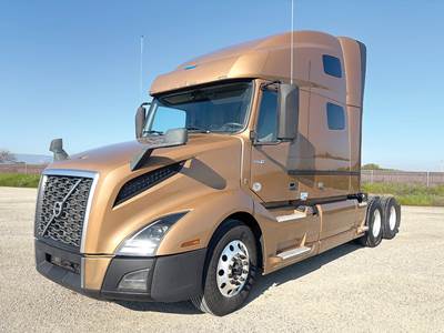 Volvo VNL 760 Sleeper Semi Truck - D13 405HP