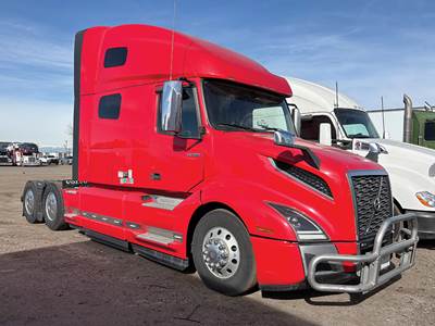 Volvo VNL 760 Sleeper Semi Truck - D13 425HP