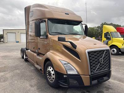 Volvo VNL 760 Sleeper Semi Truck - D13 405HP